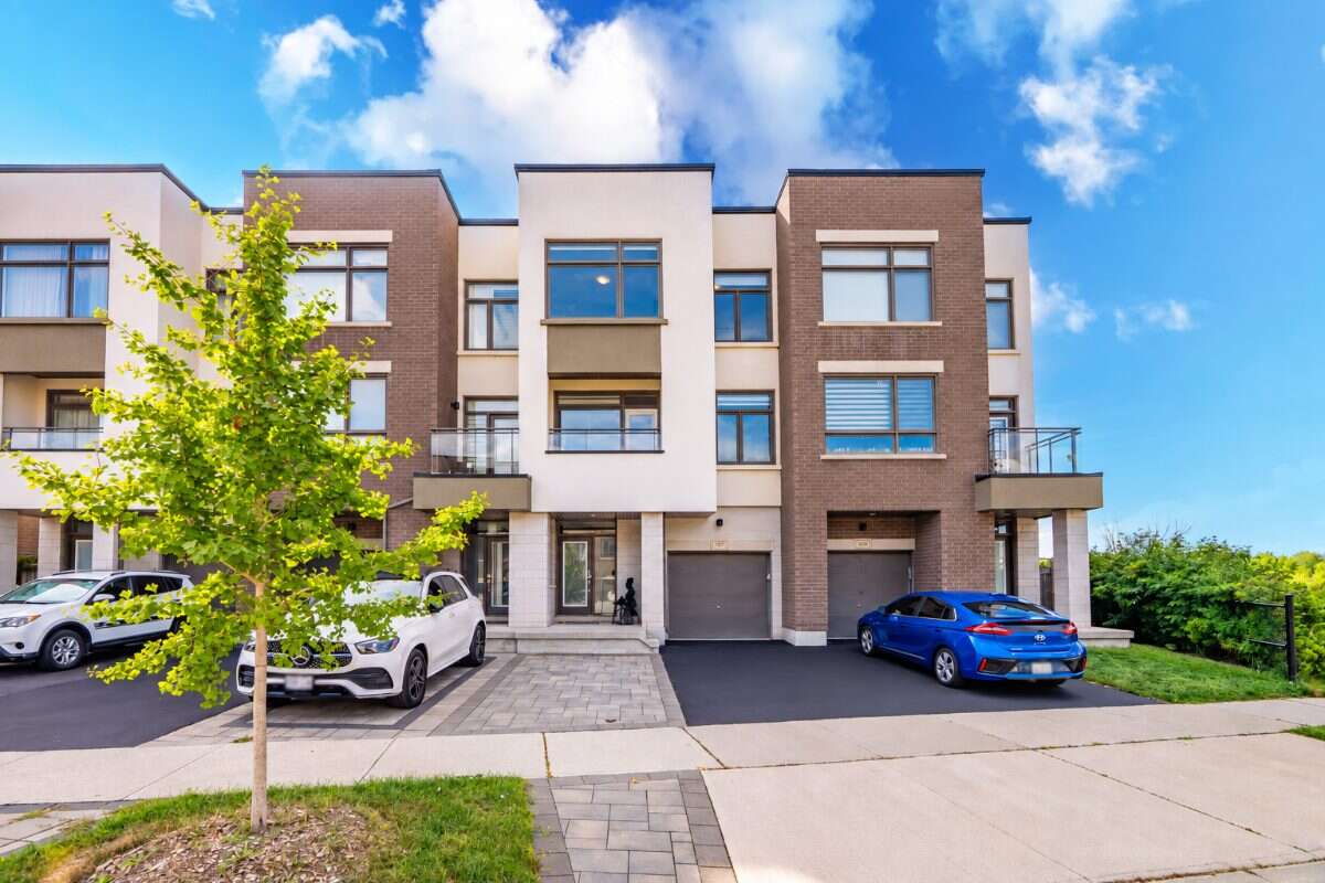 Row / Townhouse For Sale Oakville, ON